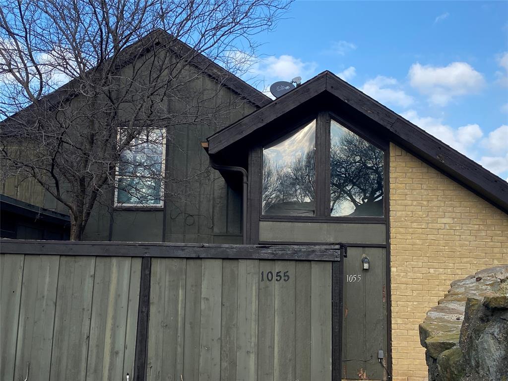 Country Condos Creek - Residential