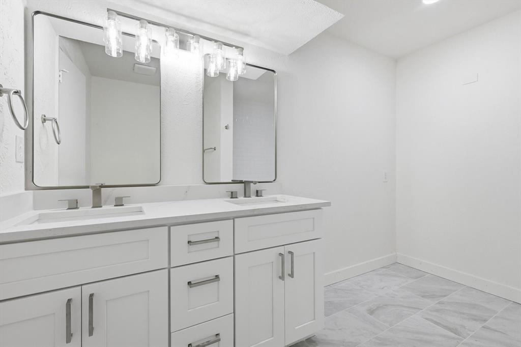 Creekbend Twnhms - Residential