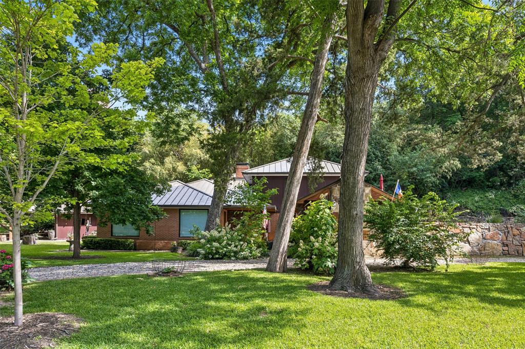 404 W Greenbriar Lane