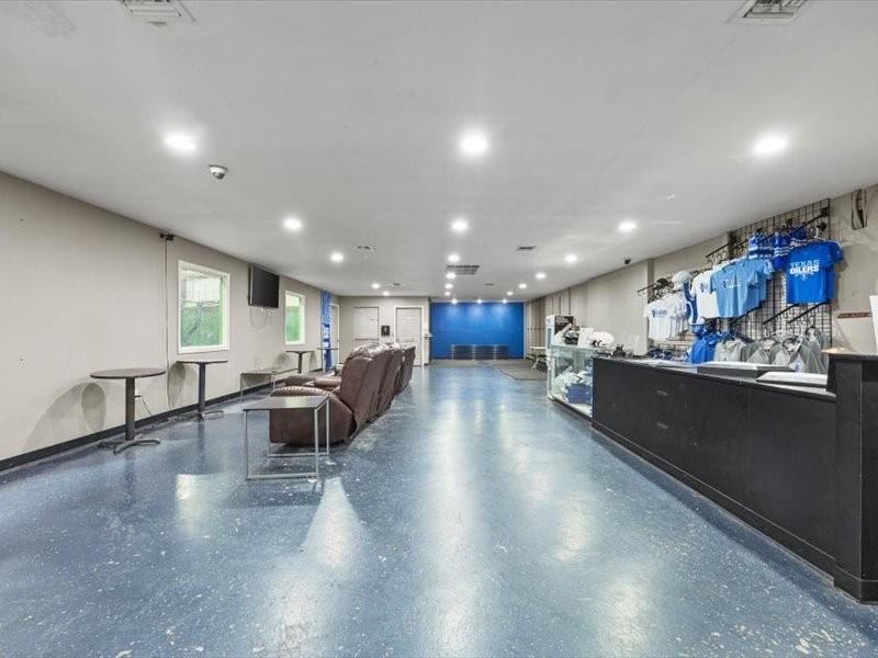 W W Ford - Commercial Sale