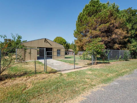 Tiny photo for 1604 Dublin Street, Brownwood, TX 76801 (MLS # 21391874)