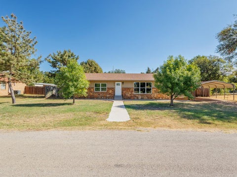 Photo of 1604 Dublin Street, Brownwood, TX 76801 (MLS # 21391874)