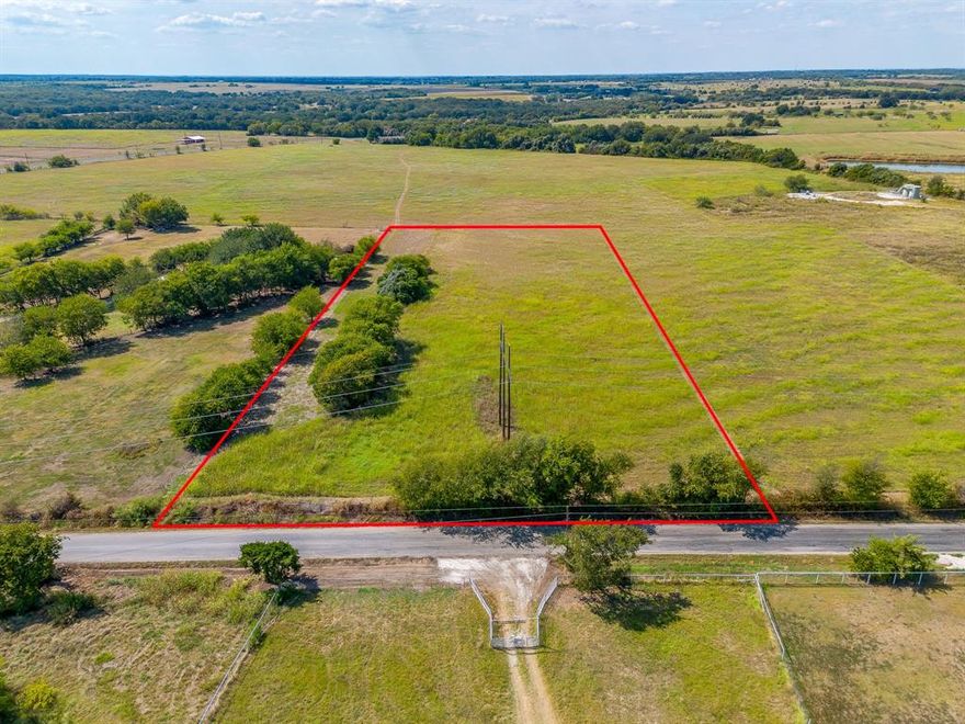 What a beautiful space to build your dream home! Bring your favorite builder. 3.391 acre lot. Surrounded by great views of open land. Johnson county SUD water taps have been installed and are ready for water meters.