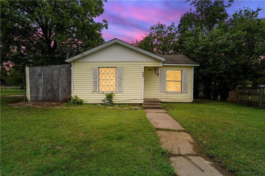 "Do you have what it takes to take on a fixer upper" ? I think you do and I also think this home is great for YOU. First time investor or a multi million dollar portfolio holder you surely don't want to miss out on this one ! Located minutes from popular food establishments, quick access to I35 and just minutes from the world renowned BSR cable park. Schedule your private tour today !