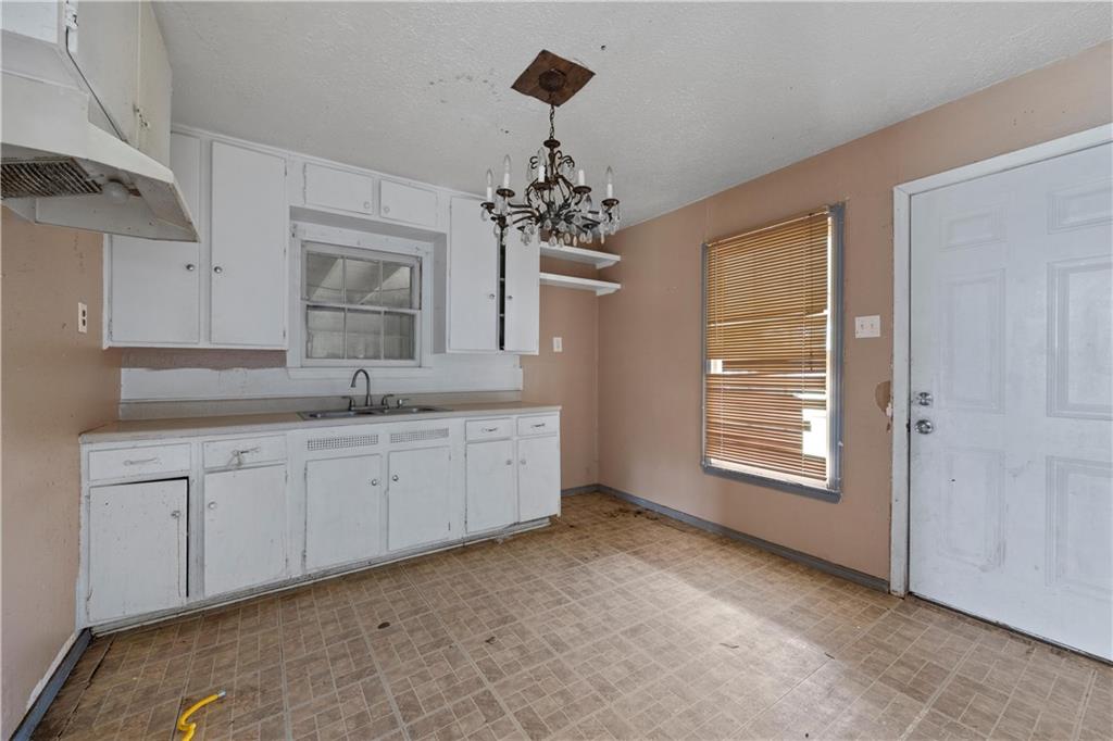 Tomas De La Vega - Residential