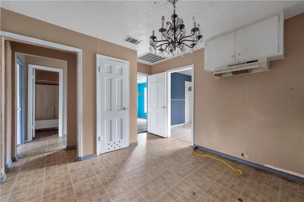 Tomas De La Vega - Residential