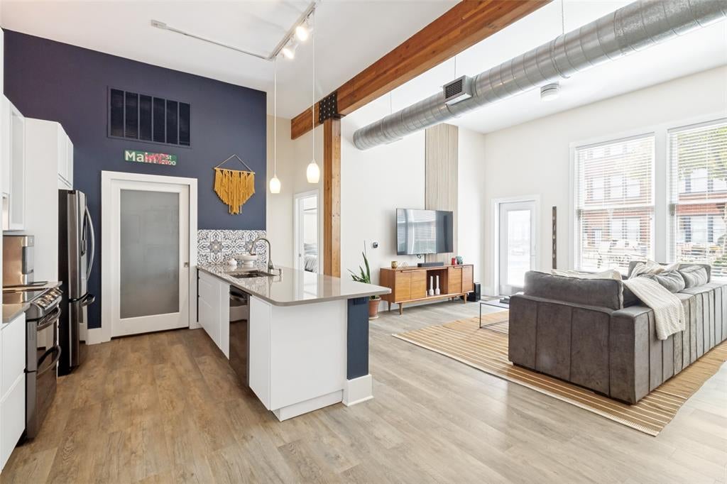 2502 Live Oak Street 104