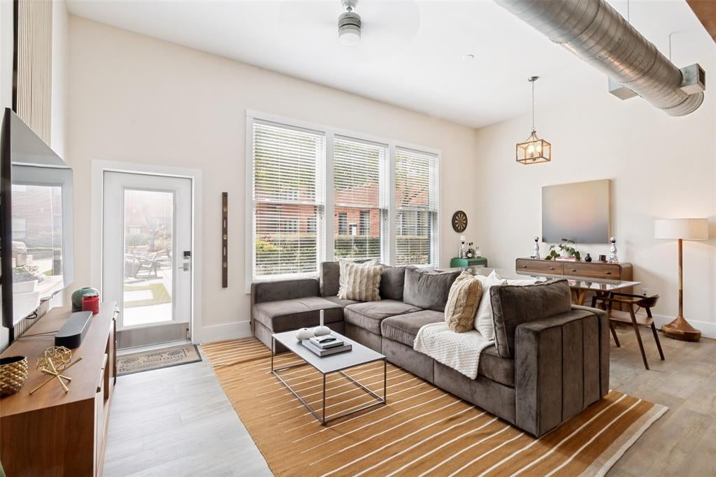 2502 Live Oak Street 104
