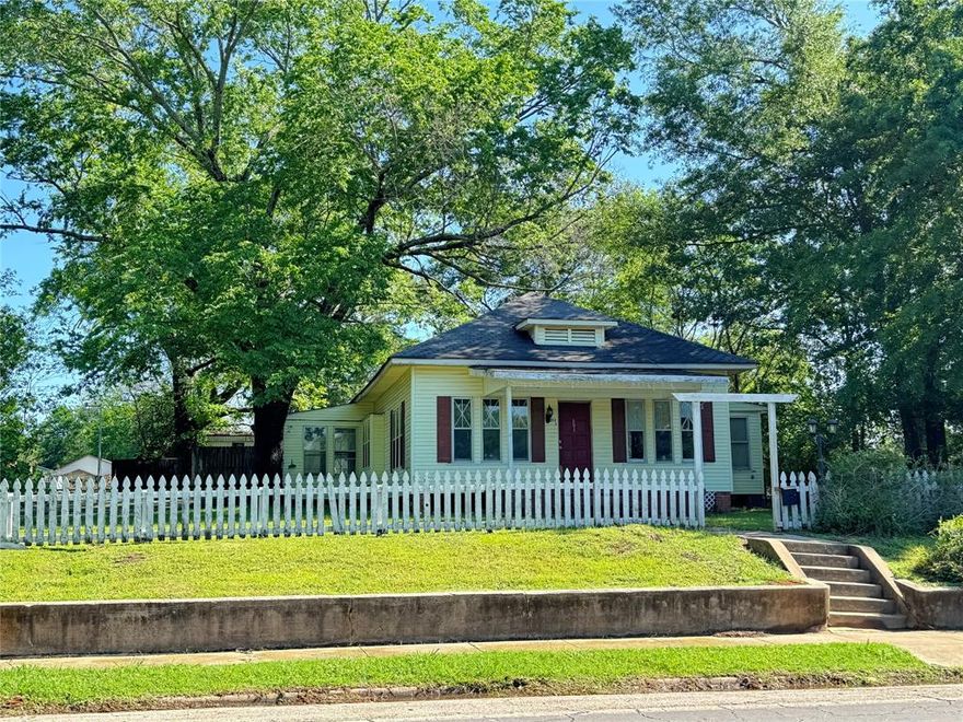 Charming 4 Bedroom Home with white picket fence, just needs some TLC.  Located 1 block from Vivian Elementary Middle School.  Electrical wiring has been removed and water lines cut. This property will not go FHA, VA or Rural Development Financing due to the repairs needed.