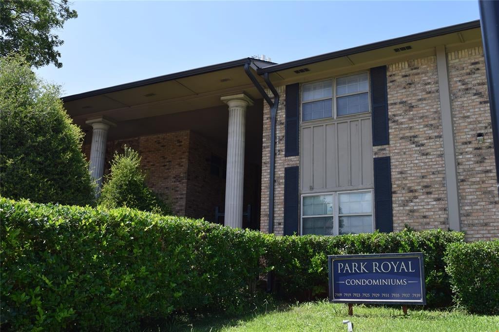 Photo of 7931 Royal Lane #216, Dallas, TX 75230 (MLS # 21385417)