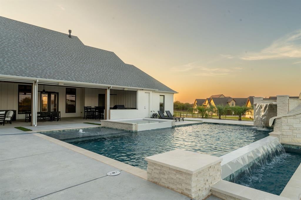 760 Hummingbird Lane