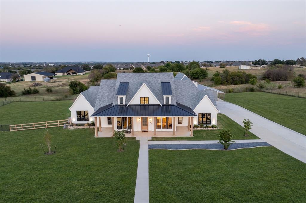 760 Hummingbird Lane