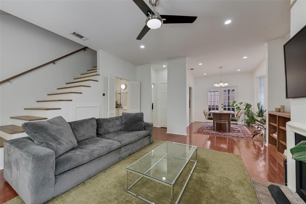 4418 Bowser Avenue 105