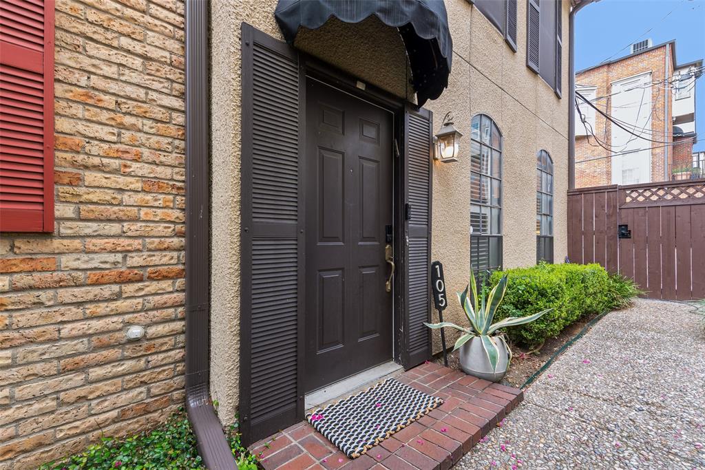 4418 Bowser Avenue 105