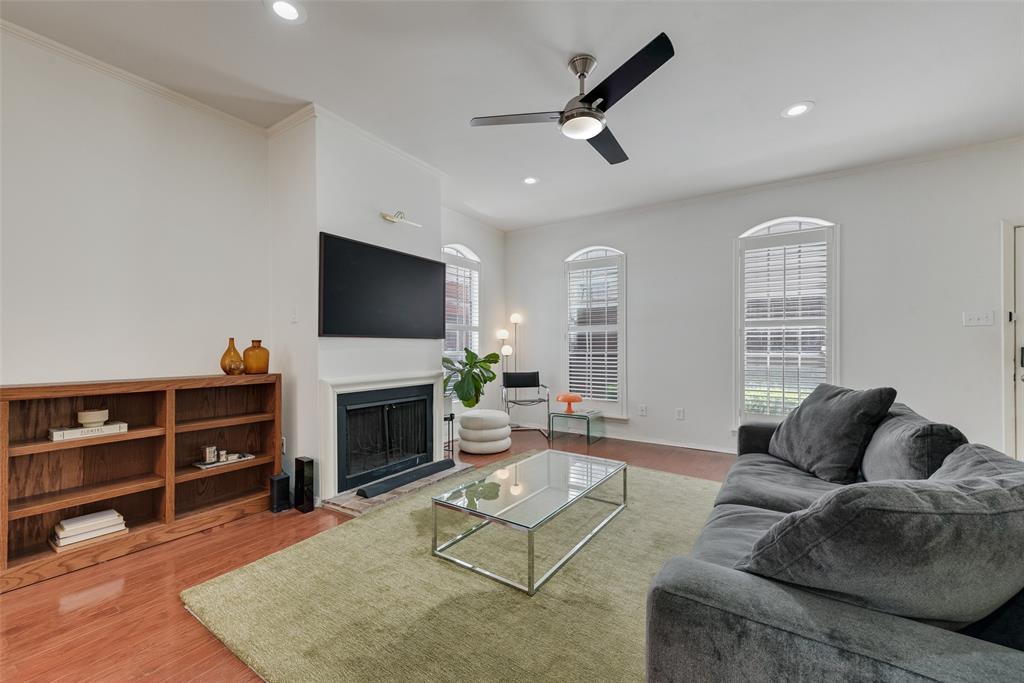 4418 Bowser Avenue 105
