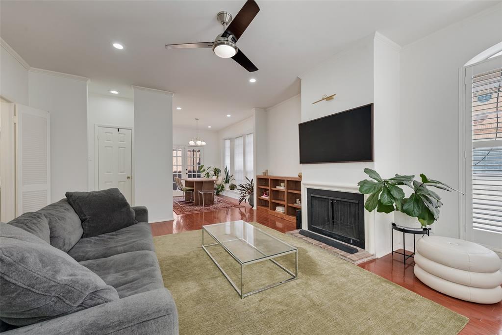 4418 Bowser Avenue 105
