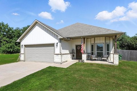 Photo of 114 Byrom Court, Whitesboro, TX 76273 (MLS # 21215022)