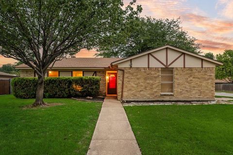 Photo of 5929 Robin Drive, Watauga, TX 76148 (MLS # 21251207)