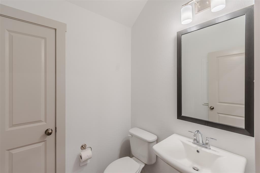 VISTA DEL LAGO ADDN - Residential Lease