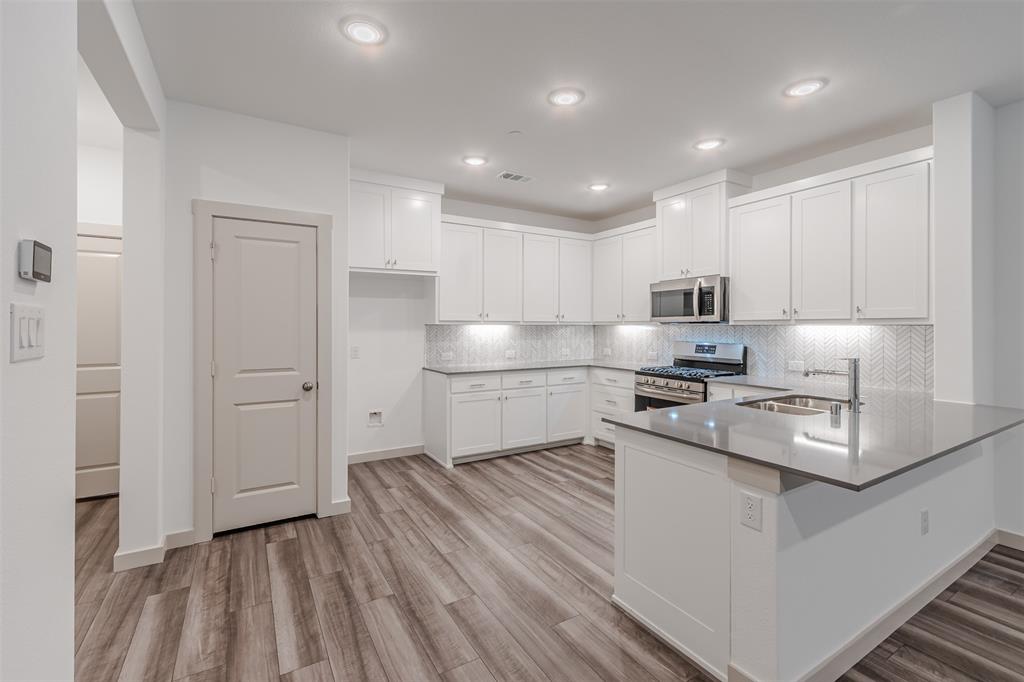 VISTA DEL LAGO ADDN - Residential Lease