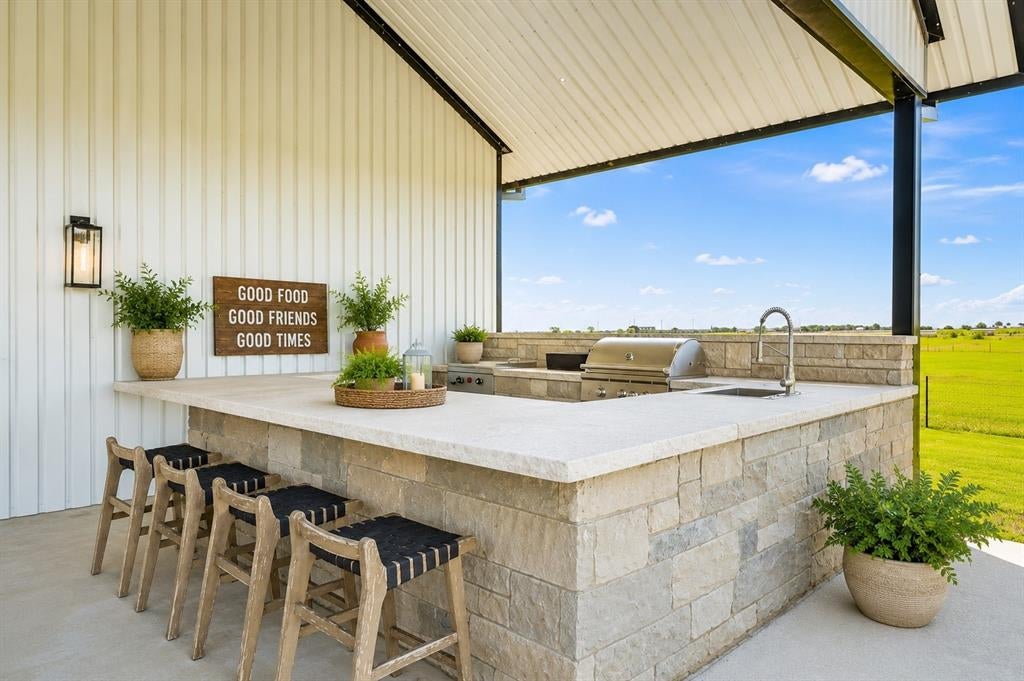 385 Private Road 1733