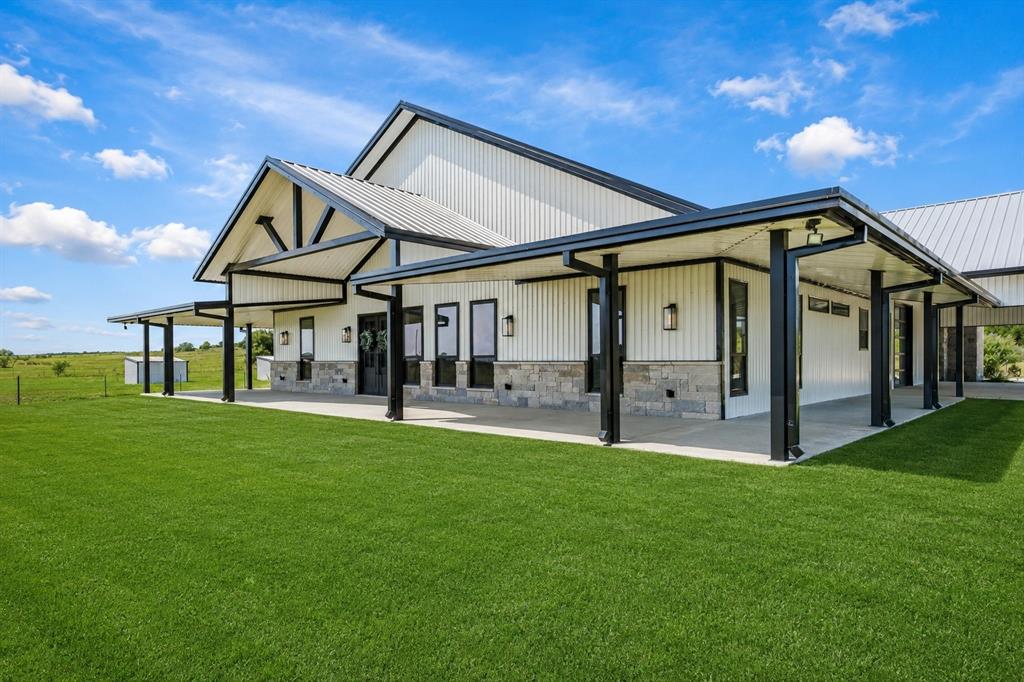 385 Private Road 1733