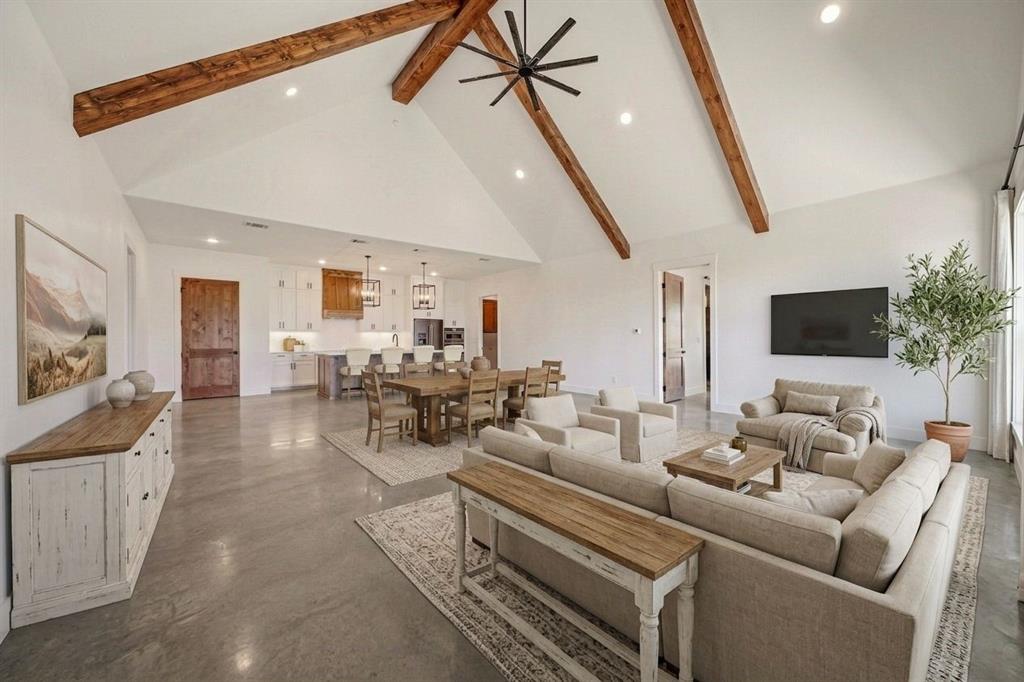 385 Private Road 1733