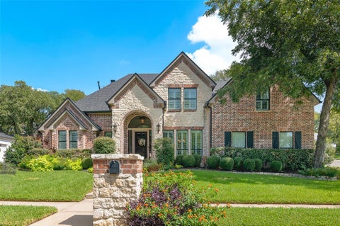 Photo of 1601 Minnie Lane, Bedford, TX 76022 (MLS # 21378603)