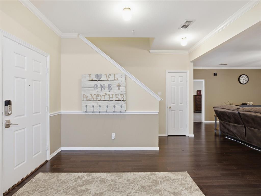 5004 Vaquero Drive