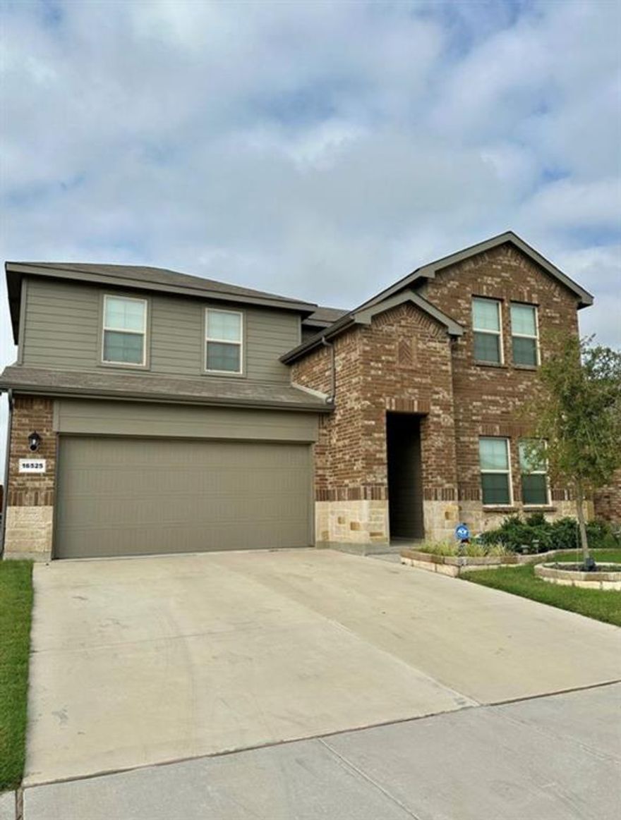 **first month special**
*50% of first month rent if leased by 12-31-25*

This beautiful spacious 4 bedroom, 3 full bathroom home includes spacious, game room, bedrooms, family room as well as a large master bedroom and bathroom. Enjoy a covered patio, perfect for outdoor relaxation or entertainment with the family. Backyard is perfect for entertaining and cook-outs with friends and family. Additional features include kitchen island granite countertop, walk-in closets, spacious dining area and kitchen island seating. Outside also features mature landscaping, irrigation system, security camera hookup and more. Community features includes playgrounds, pool, walking trails, and dog parks. Conveniently located near grocery stores, movie theaters, dining & retail shopping.