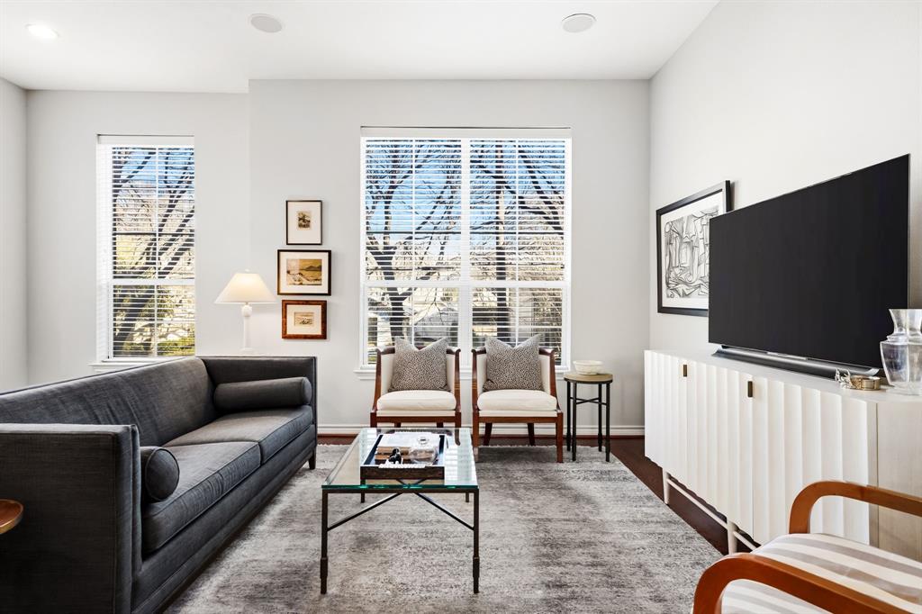 4419 Buena Vista Street 8