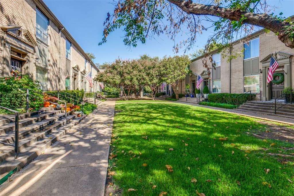 7526 W Northwest Highway 2