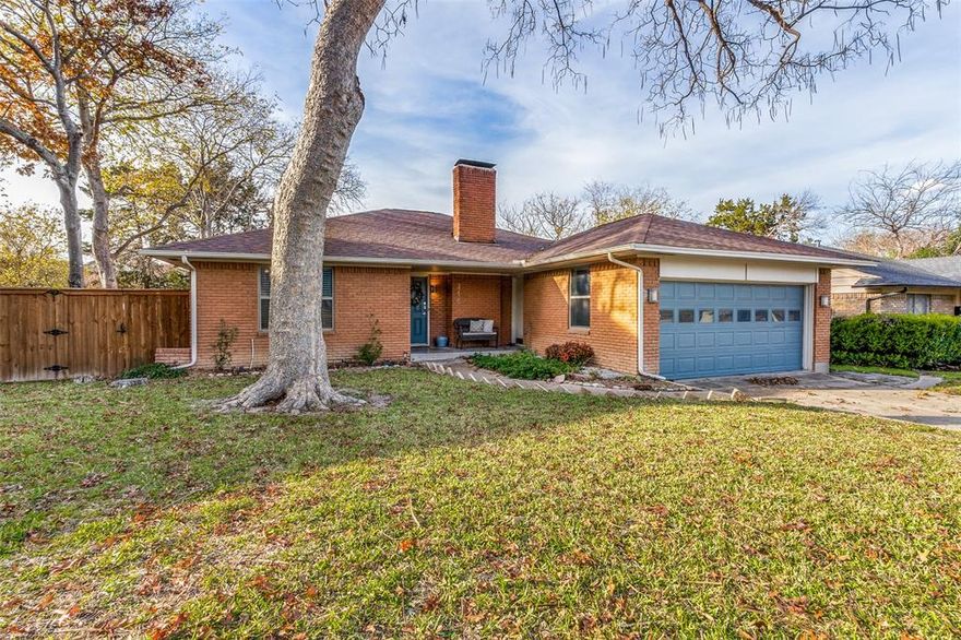 Beautiful traditional cozy 3 bedroom 2 bathroom home. This home has been well-kept and upgraded with a beautiful backyard for entertaining. This home is fully furnished, includes all stainless steel appliances, and quartz countertops, and is ready for tenant move-in. The backyard contains a huge deck with a grill, fire pit, dog run, and a privacy fence. This home is conveniently located 10 minutes from downtown Dallas and Bishop Arts with tons of restaurants and shops.