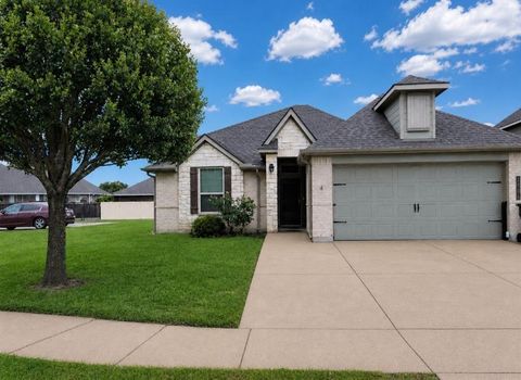 Photo of 1106 Placid Circle, Waco, TX 76706 (MLS # 21258605)