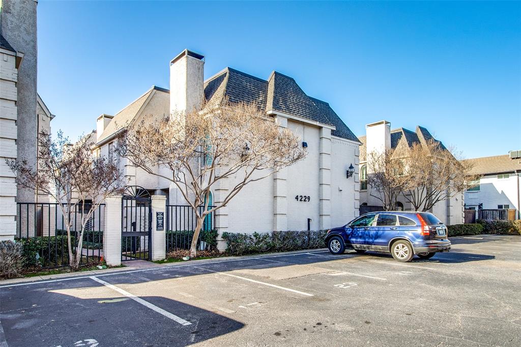 Cole Ave Condo 4229 - Residential Lease