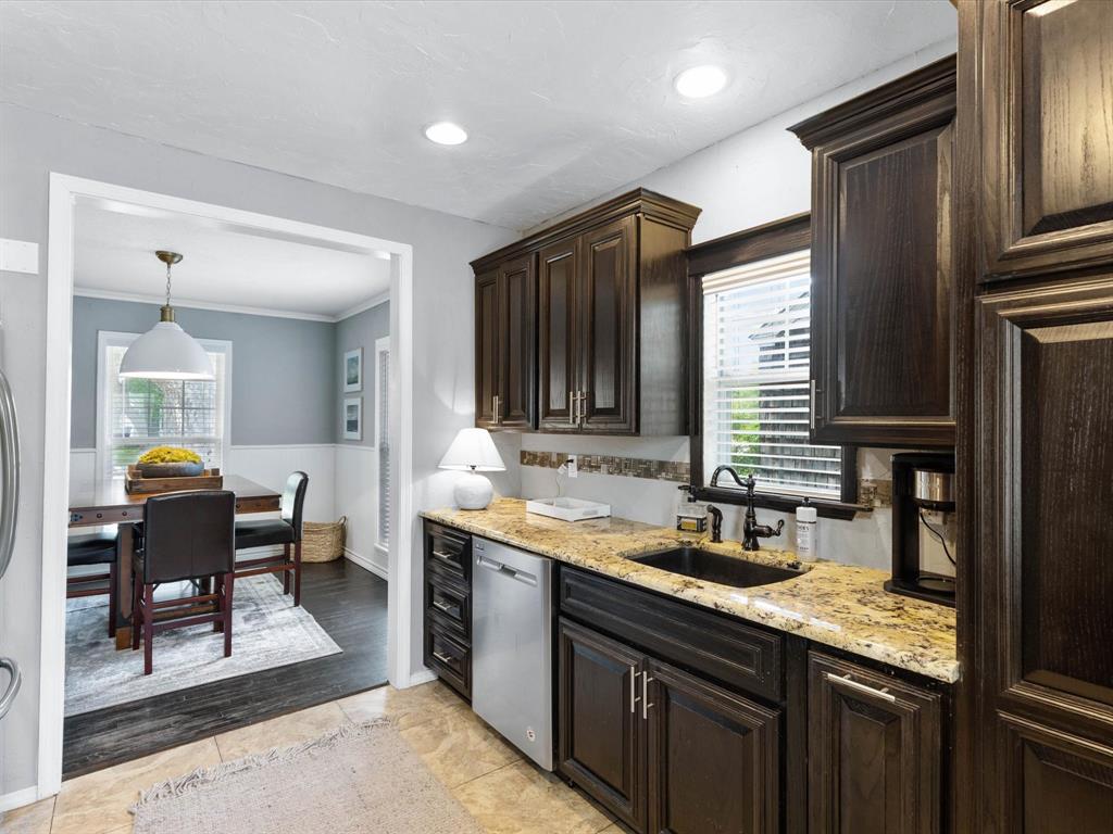 Fort Worth, Texas 76107, United States, 3 Bedrooms Bedrooms, ,2 BathroomsBathrooms,Residential,Pending,33411