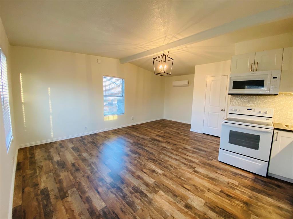 Fort Worth, Texas 76107, United States, 3 Bedrooms Bedrooms, ,2 BathroomsBathrooms,Residential,Pending,33411