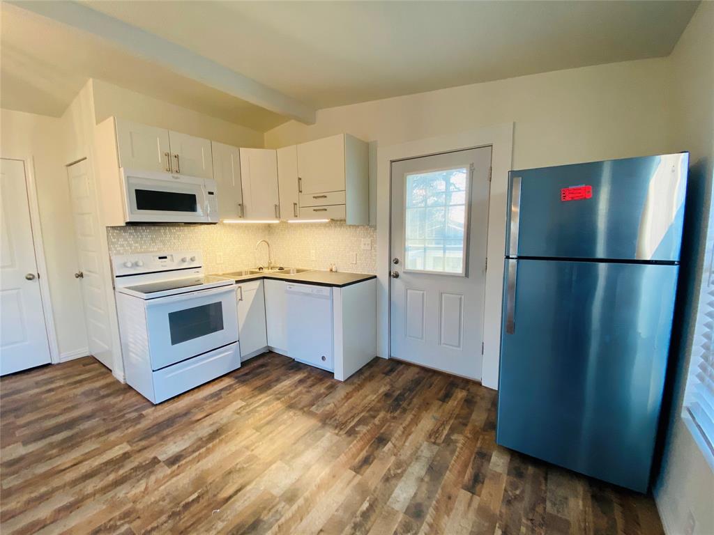 Fort Worth, Texas 76107, United States, 3 Bedrooms Bedrooms, ,2 BathroomsBathrooms,Residential,Pending,33411