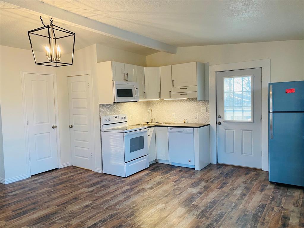 Fort Worth, Texas 76107, United States, 3 Bedrooms Bedrooms, ,2 BathroomsBathrooms,Residential,Pending,33411