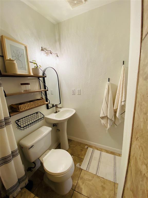 Fort Worth, Texas 76107, United States, 3 Bedrooms Bedrooms, ,2 BathroomsBathrooms,Residential,Pending,33411