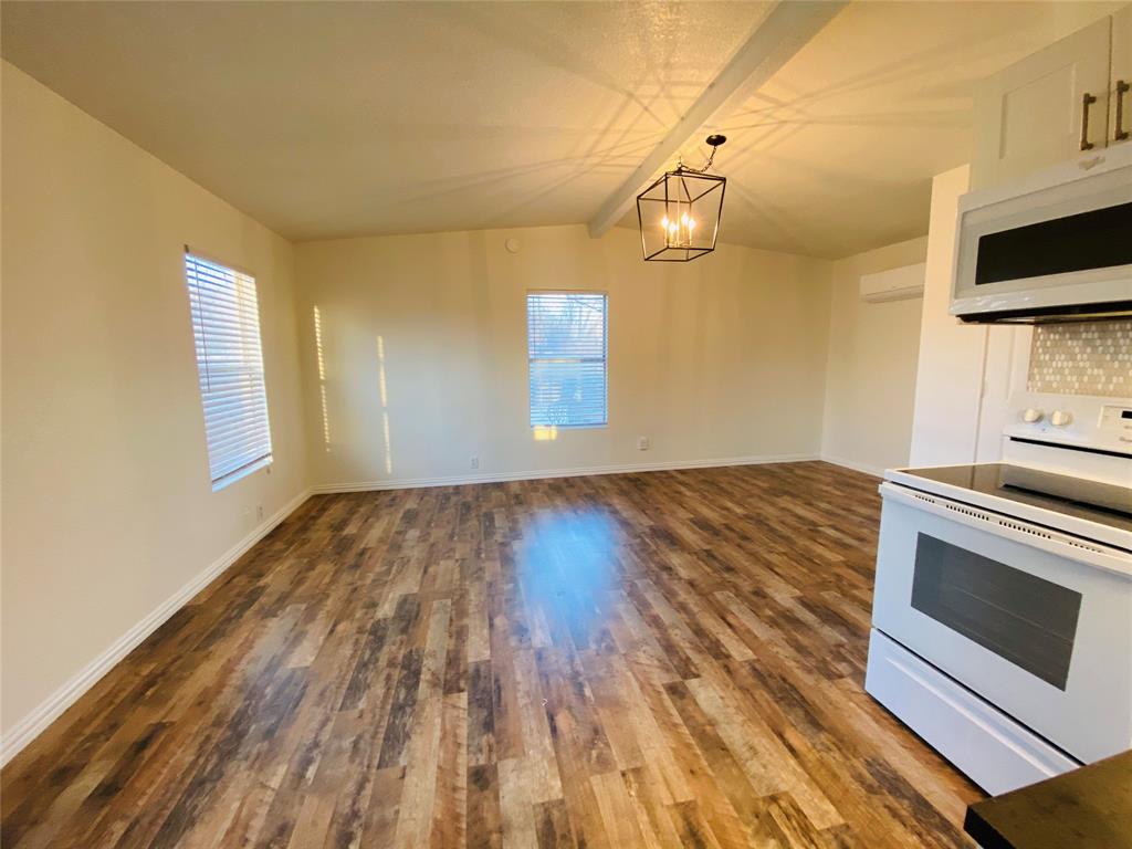 Fort Worth, Texas 76107, United States, 3 Bedrooms Bedrooms, ,2 BathroomsBathrooms,Residential,Pending,33411