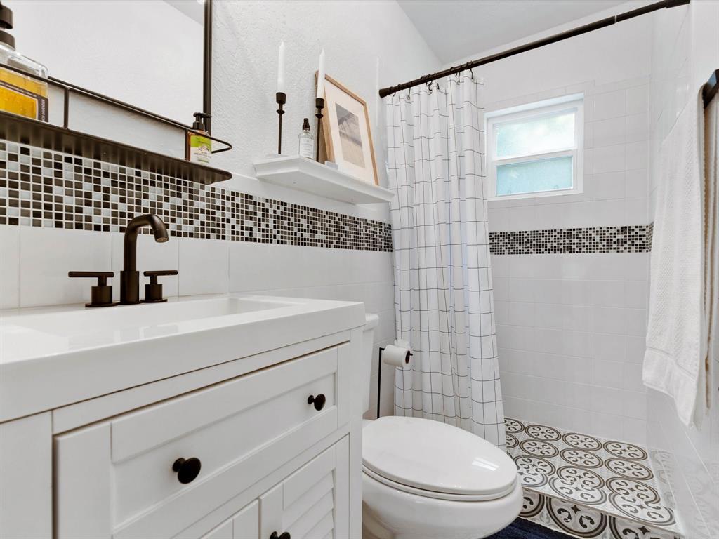 Fort Worth, Texas 76107, United States, 3 Bedrooms Bedrooms, ,2 BathroomsBathrooms,Residential,Pending,33411