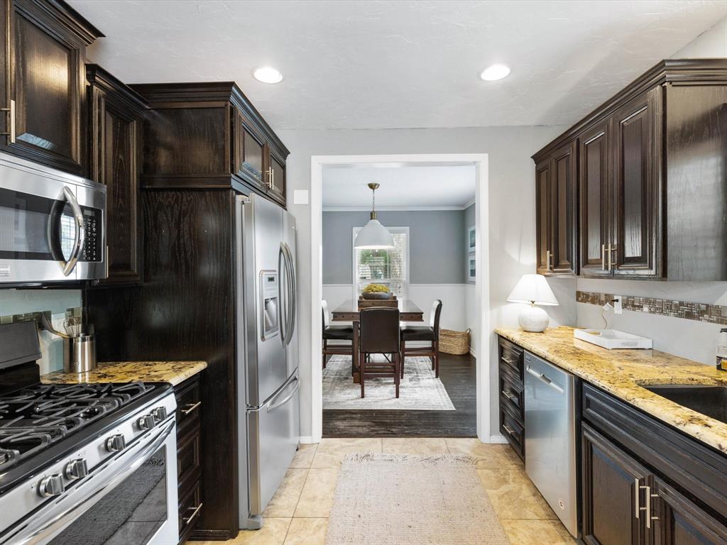 Fort Worth, Texas 76107, United States, 3 Bedrooms Bedrooms, ,2 BathroomsBathrooms,Residential,Pending,33411