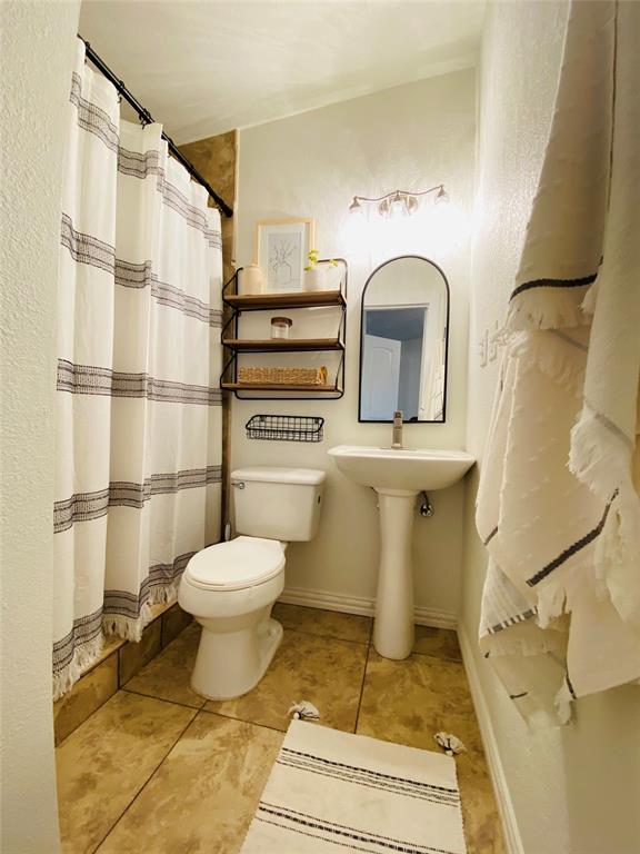 Fort Worth, Texas 76107, United States, 3 Bedrooms Bedrooms, ,2 BathroomsBathrooms,Residential,Pending,33411