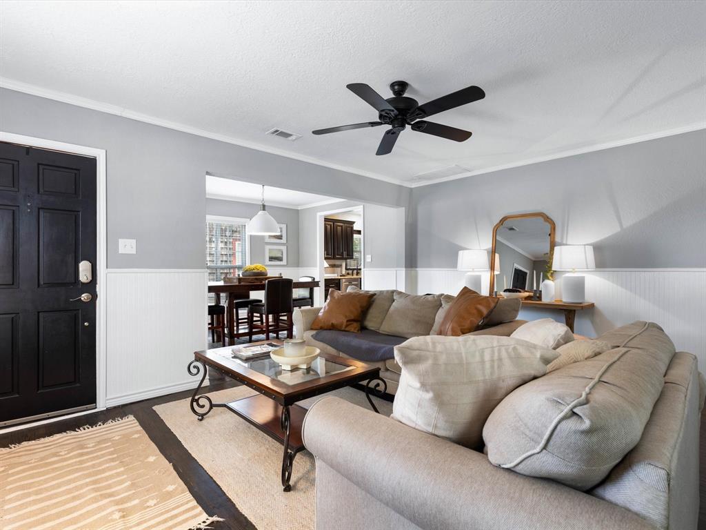 Fort Worth, Texas 76107, United States, 3 Bedrooms Bedrooms, ,2 BathroomsBathrooms,Residential,Pending,33411