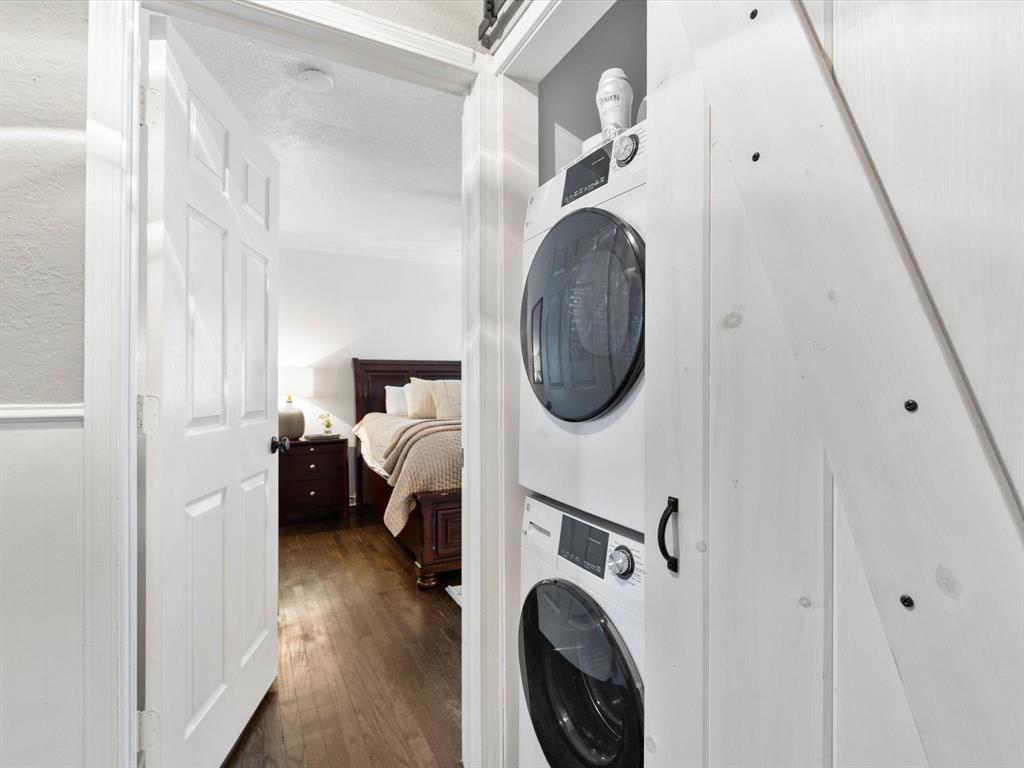 Fort Worth, Texas 76107, United States, 3 Bedrooms Bedrooms, ,2 BathroomsBathrooms,Residential,Pending,33411