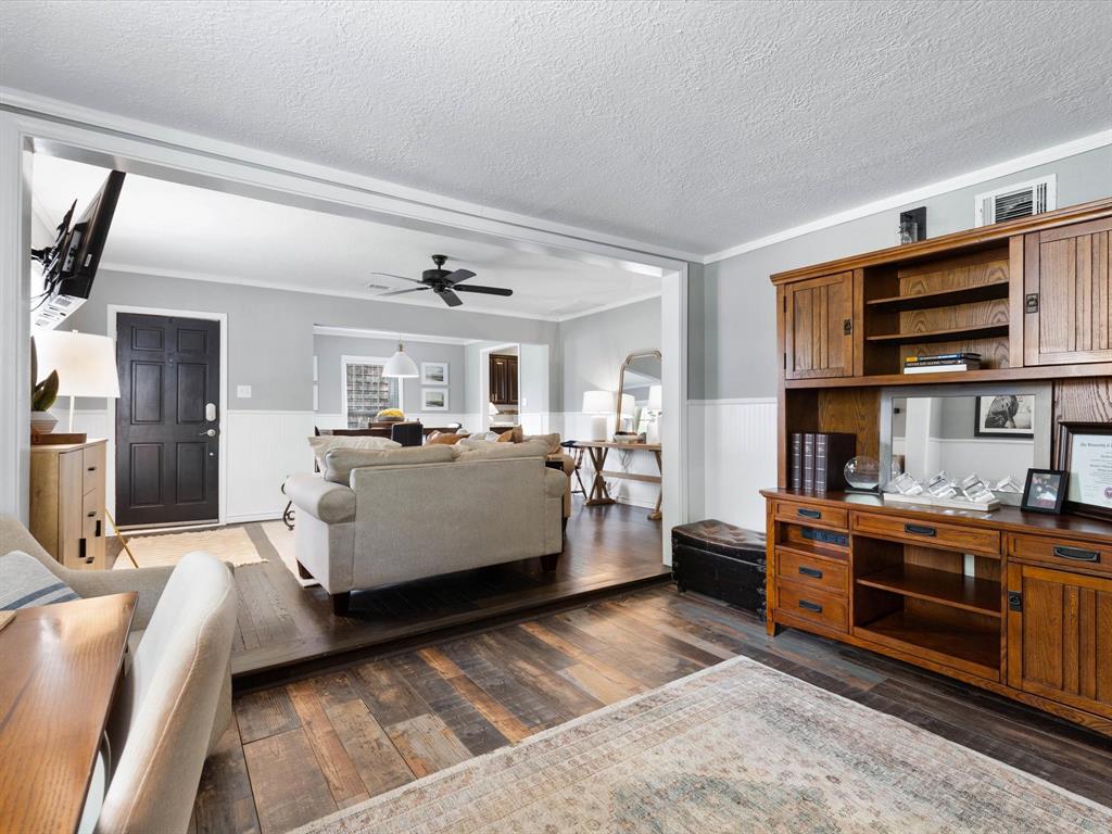 Fort Worth, Texas 76107, United States, 3 Bedrooms Bedrooms, ,2 BathroomsBathrooms,Residential,Pending,33411