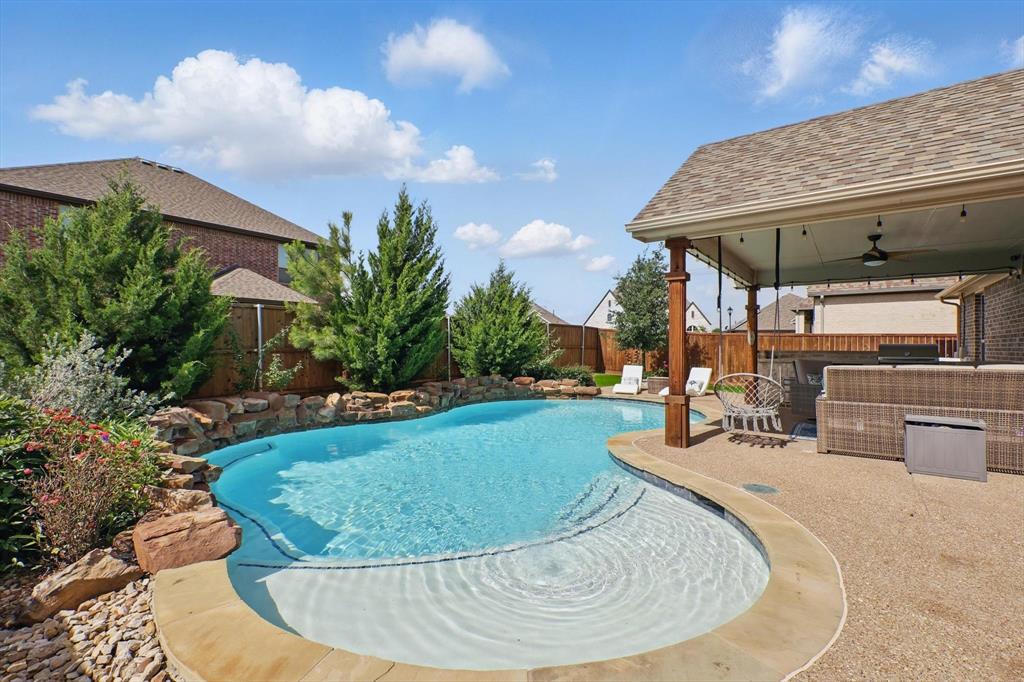 1837 Sebright Trail
