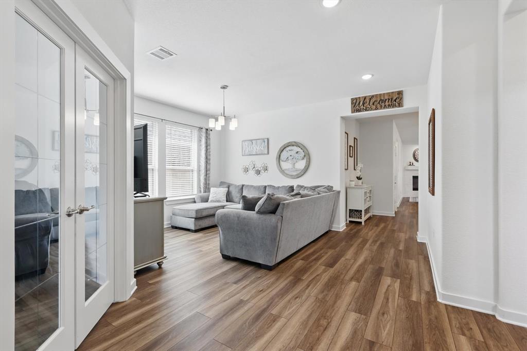 1837 Sebright Trail