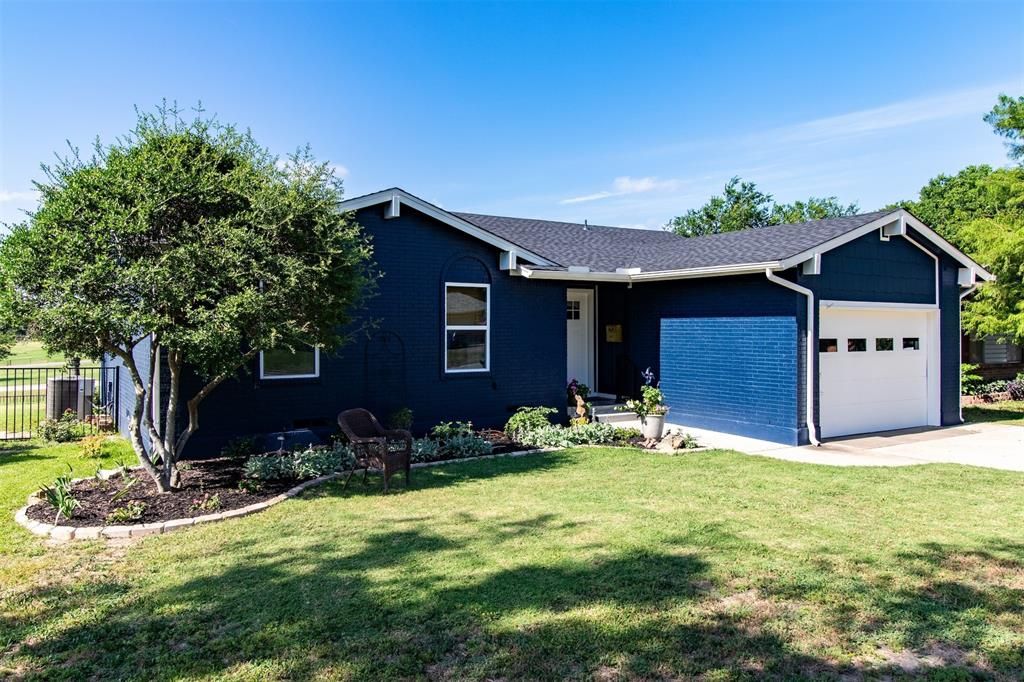 Photo of 818 E Heath Street, Rockwall, TX 75087 (MLS # 21194320)